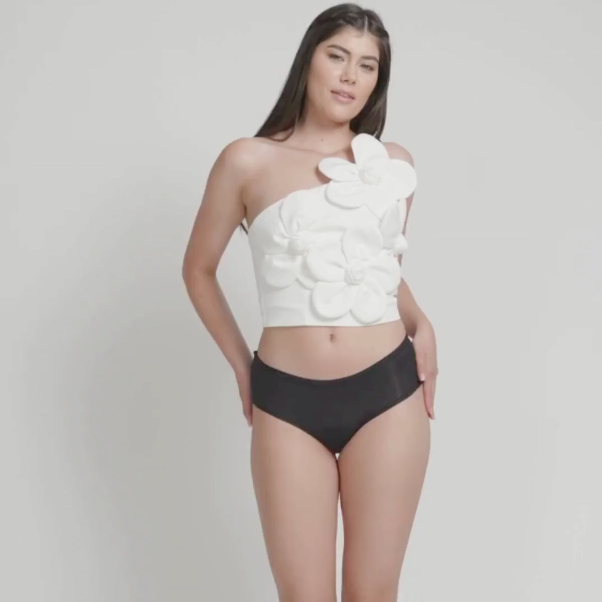 Załaduj wideo: Flexi | Majtki menstruacyjne | Rozmiar 4 w 1 | Czarny